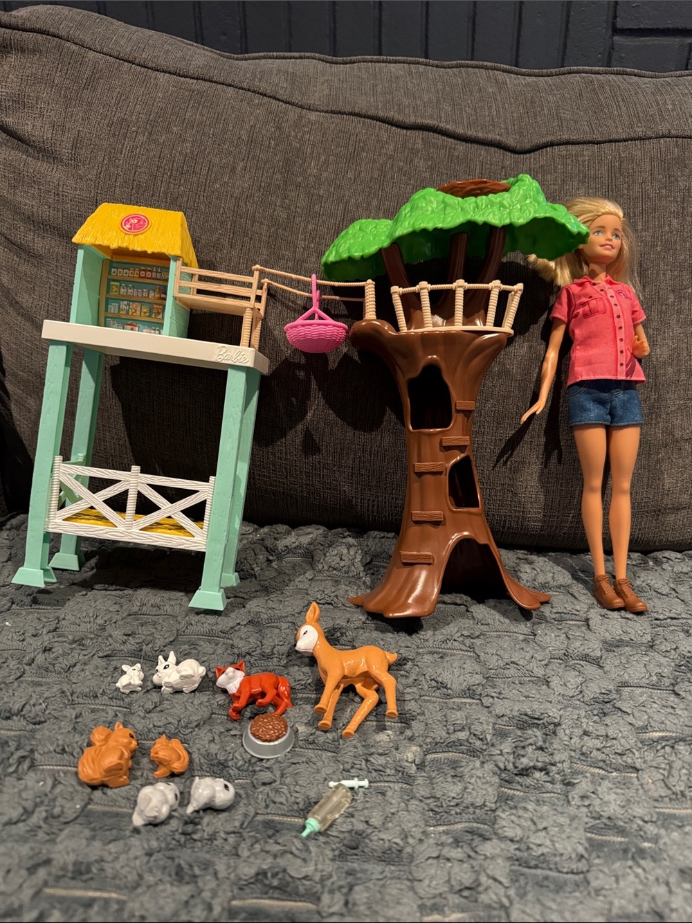 Barbie Pet Rescue Center 8 Animals & Accessories Doll Playsets